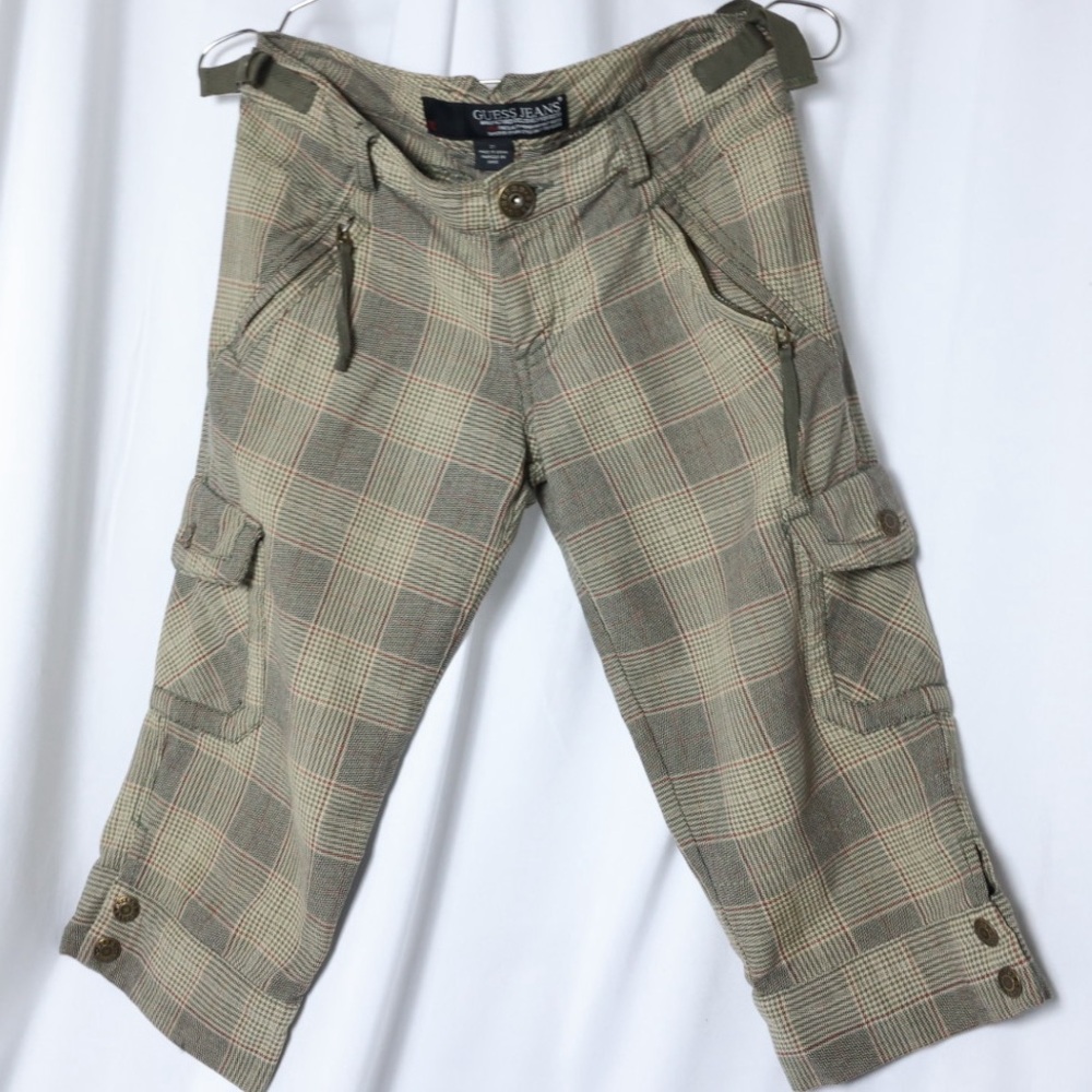 Guess plaid capri cargo style pants with lots of pockets, women’s size 27